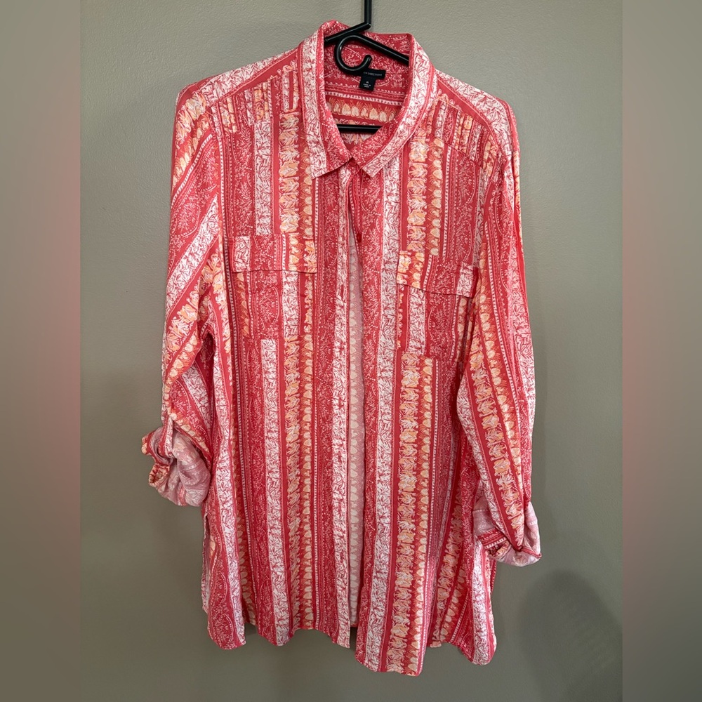New Directions Vibrant Coral and White Floral Blouse